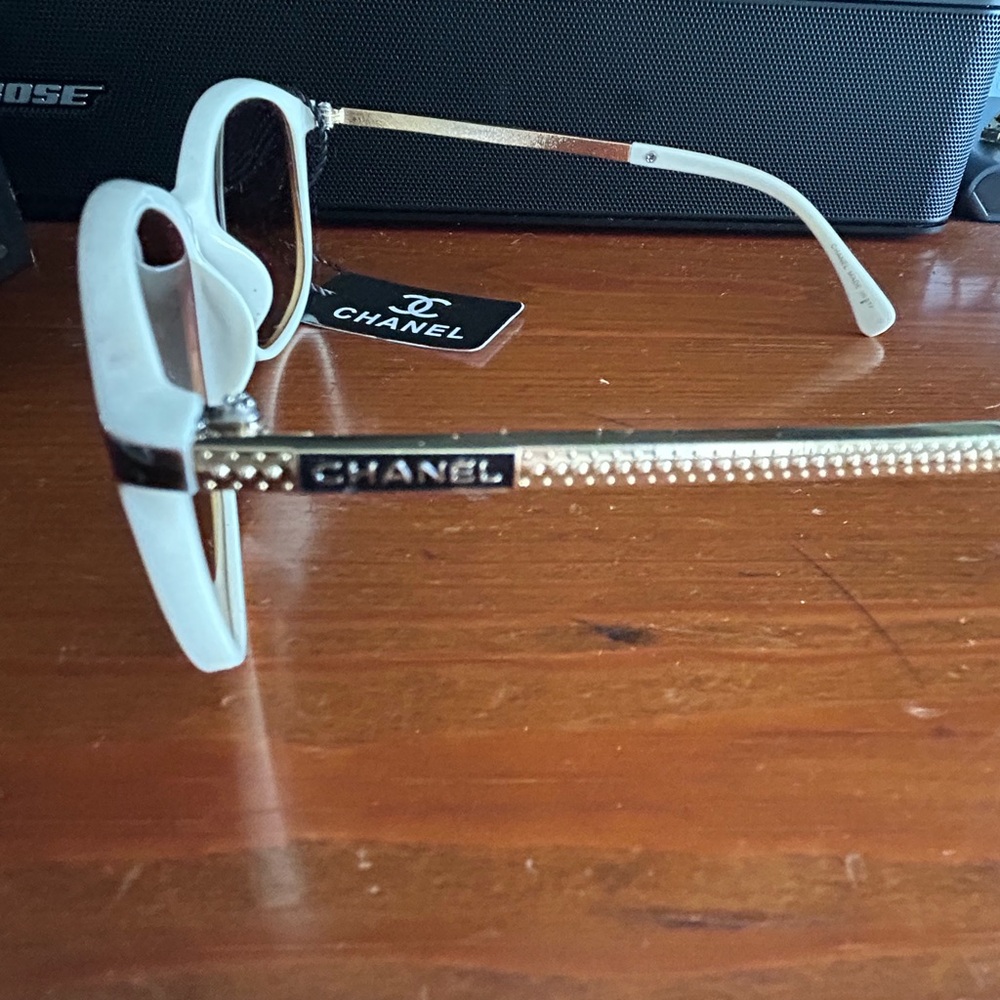 CHANEL Women's Black and Cream Colored Sunglasses New - Picture 6 of 6